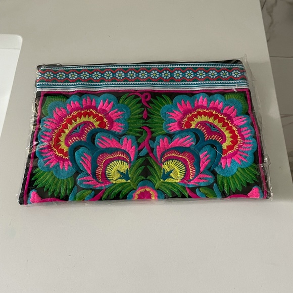 Brand new floral clutch - Picture 2 of 5